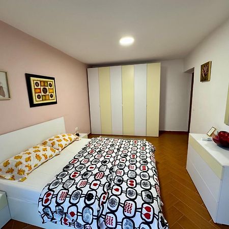 Skerdi'S Apartment - City Center Tirana Bagian luar foto