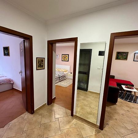 Skerdi'S Apartment - City Center Tirana Bagian luar foto