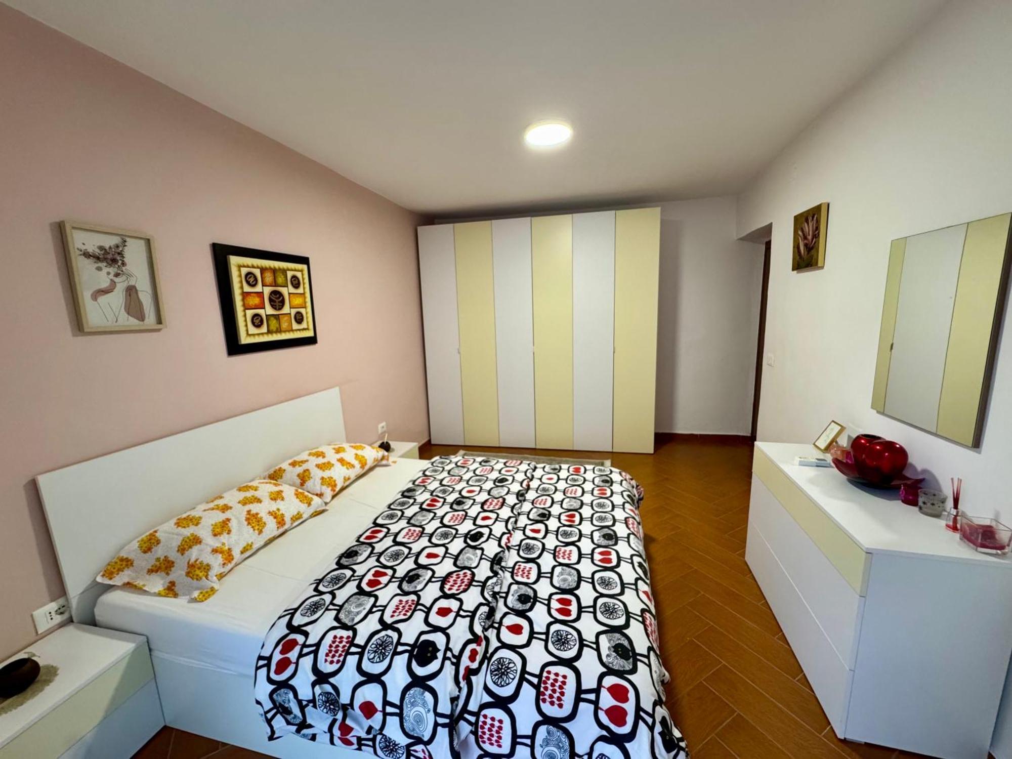 Skerdi'S Apartment - City Center Tirana Bagian luar foto